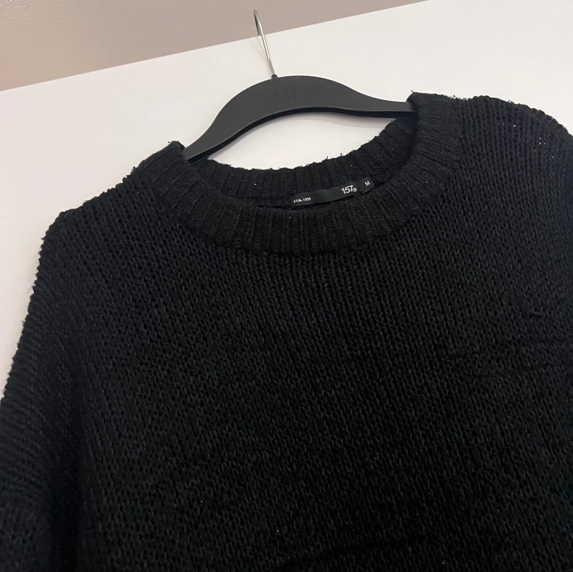 Svart stickad tröja  - 1