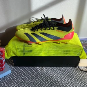 Adidas predator elite  - Super bra skick, bästa modellen(elite). Säljs för super bra pris. Priset kan förhandlas 