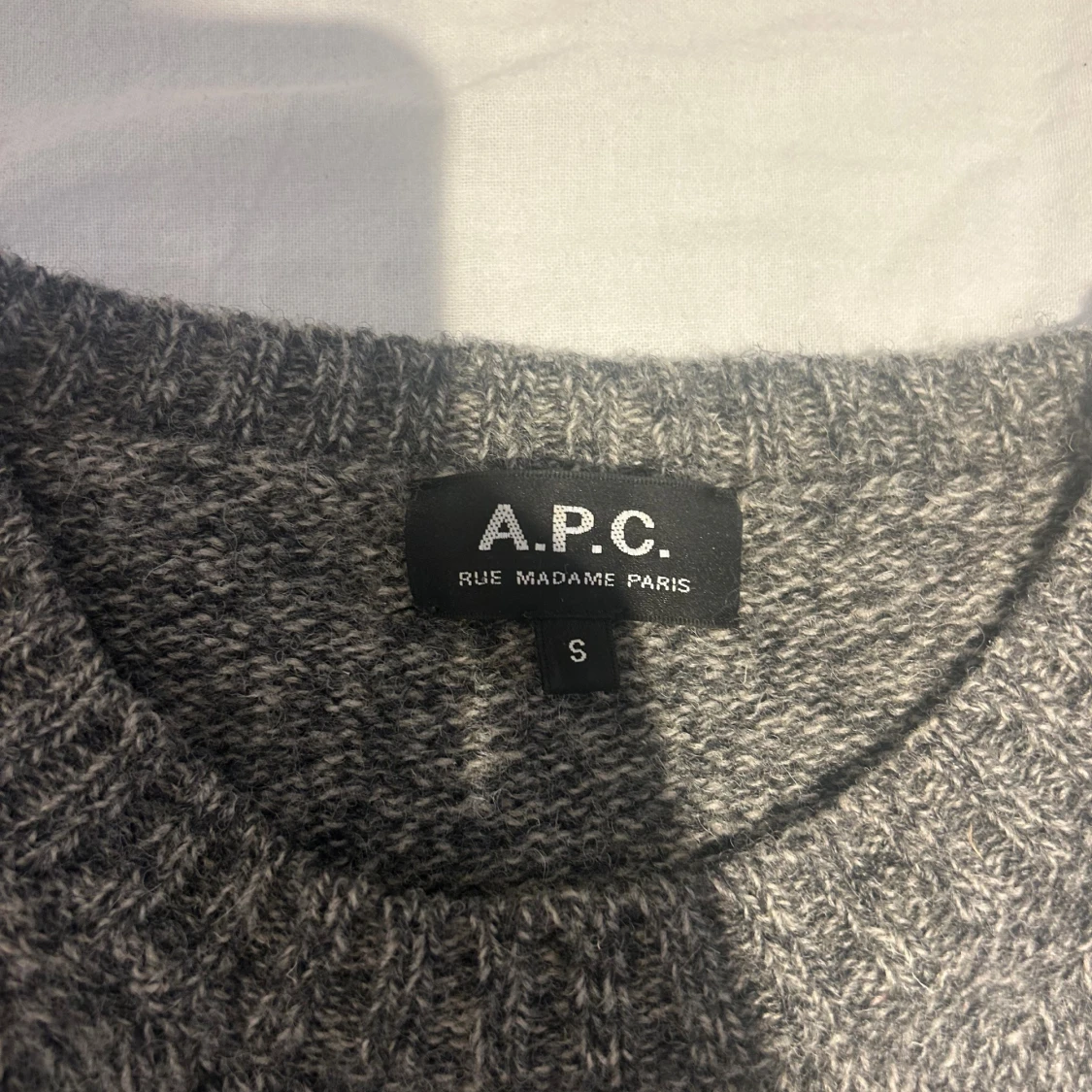 Grå stickad tröja från A.P.C. - 1