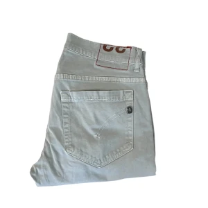 Dondup George jeans  - Feta jeans i toppskick, priset kan diskuteras 