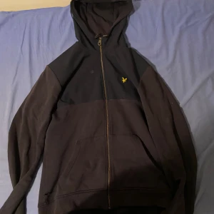 Lyle scott kofta - Den är använd.    Priset går att diskutera vid snabba köp