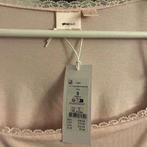 Ljusrosa långärmad topp från Gina Tricot - Helt oanvänd supersöt ljusrosa långärmad topp från Gina tricot i storlek s💓