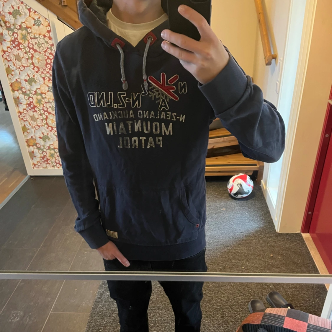 Blå hoodie från NZA Auckland  - 1