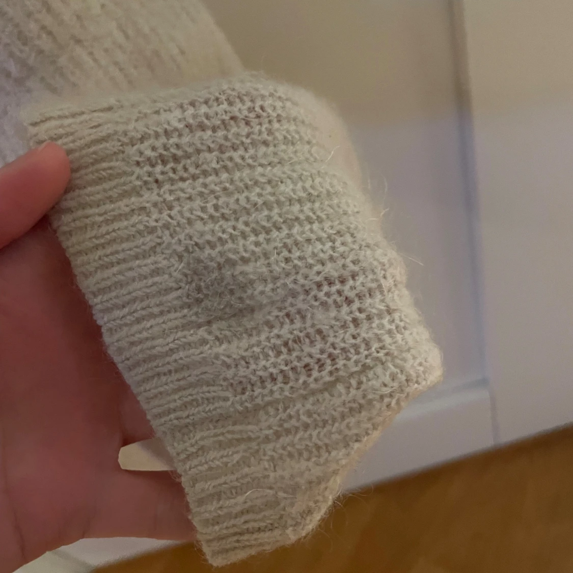 Vit stickad tröja - 2