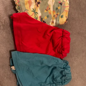 Shorts storlek 104-110 - ⚪️Barn som använt så skavanker finns alltid⚪️blandat skick