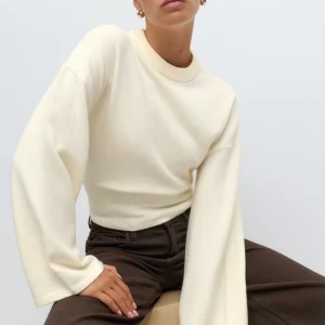 Wide sleeve knitted top  - Jättefint skick använd en gång, slut på hemsidan 