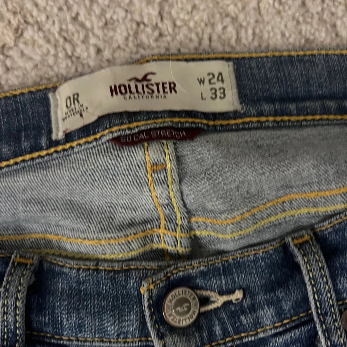 Blå bootcut jeans från Hollister - 4