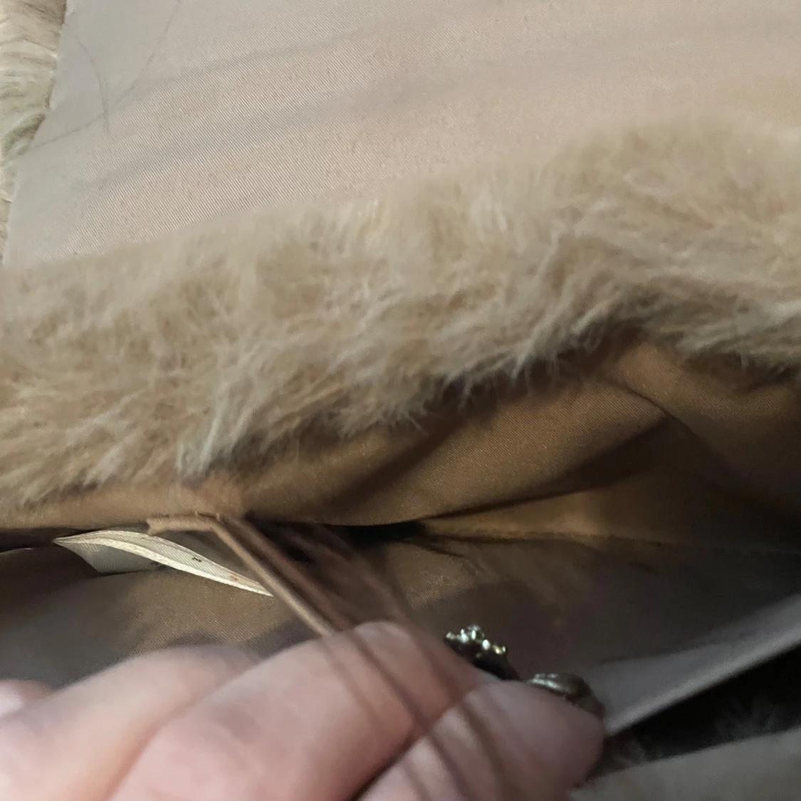 Beige fluffig axelväska från H&M - 4