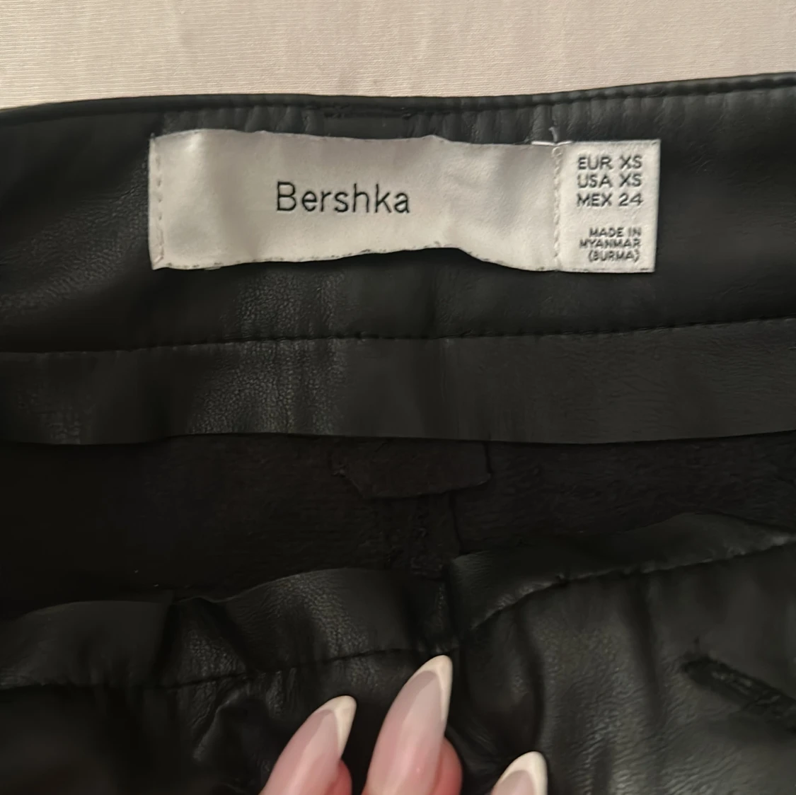 Svarta skinnbyxor från Bershka XS - 2