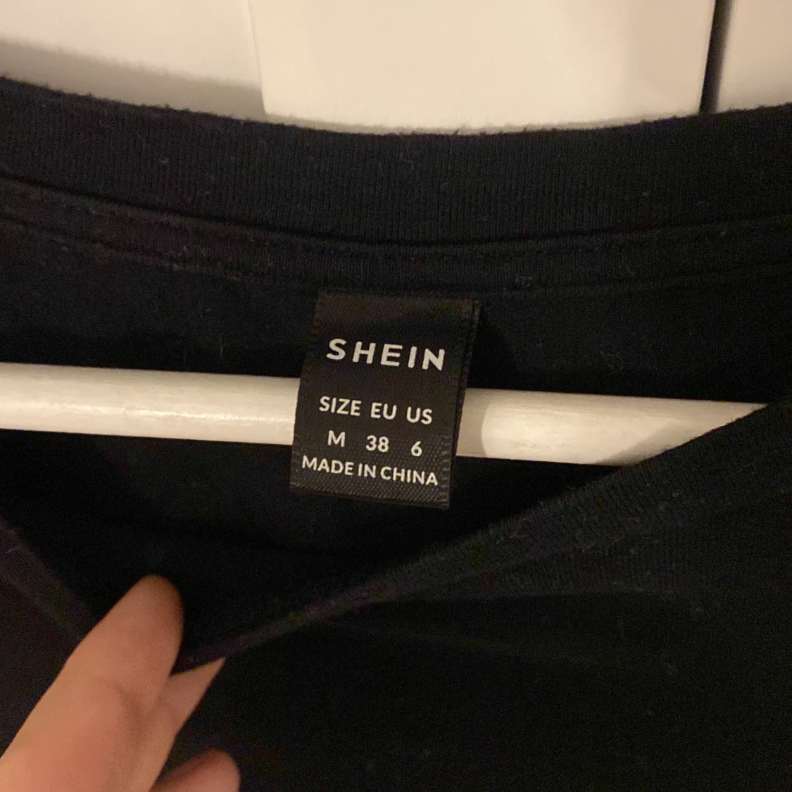 Svart långärmad tröja från Shein - 1