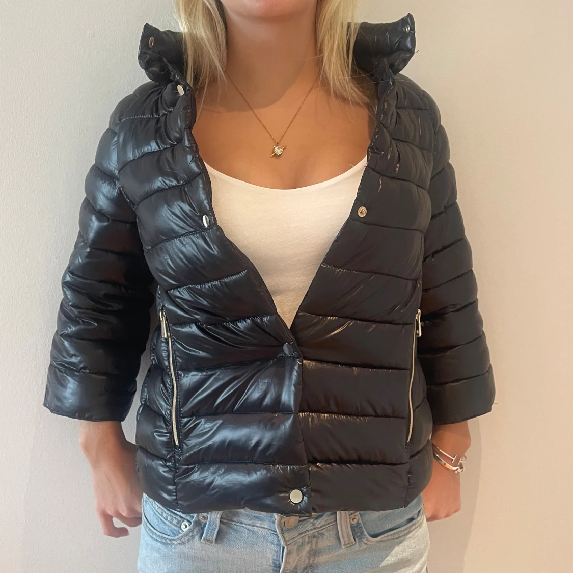 Svart Herno liknande jacka 