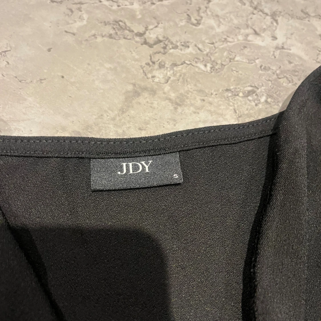 Svart omlottopp från JDY - 3