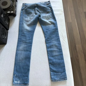 Dondup Jeans storlek 32 - Säljer dessa goa dondups i storlek 32 med en skön ljusblå tvätt. Hör av dig vid frågor eller lite fler bilder 😀