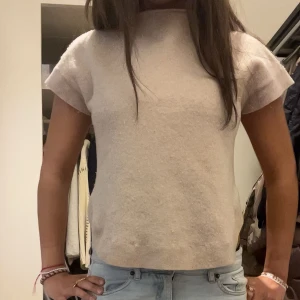 Beige stickad topp från Wera - Såå snygg😍😍