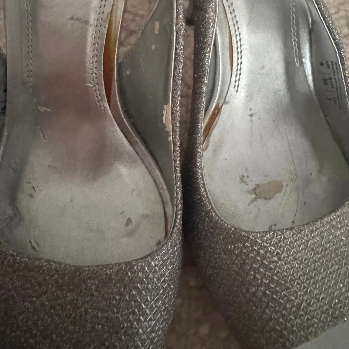  Nya. Glittriga silverfärgade pumps strl 36 - 4