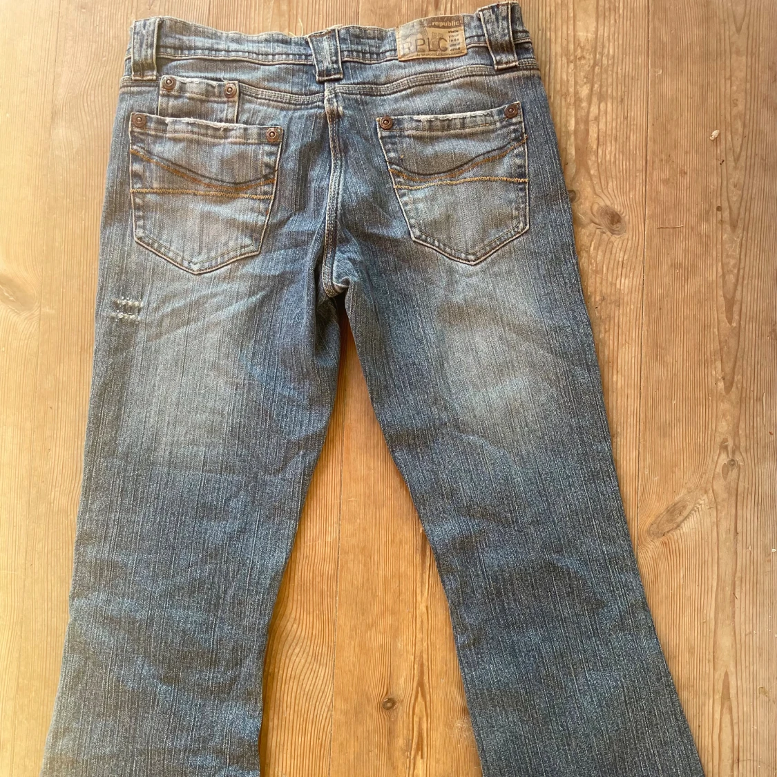 Vintage lågmidjade bootcut jeans från Republic - 1
