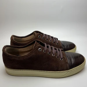 Lanvin skor  - Hej! Säljer nu dessa sjukt snygga lanvin skor. Skorna är i toppskick! Har begränsat antal boxar och dustbag. Hör av dig vid frågor 