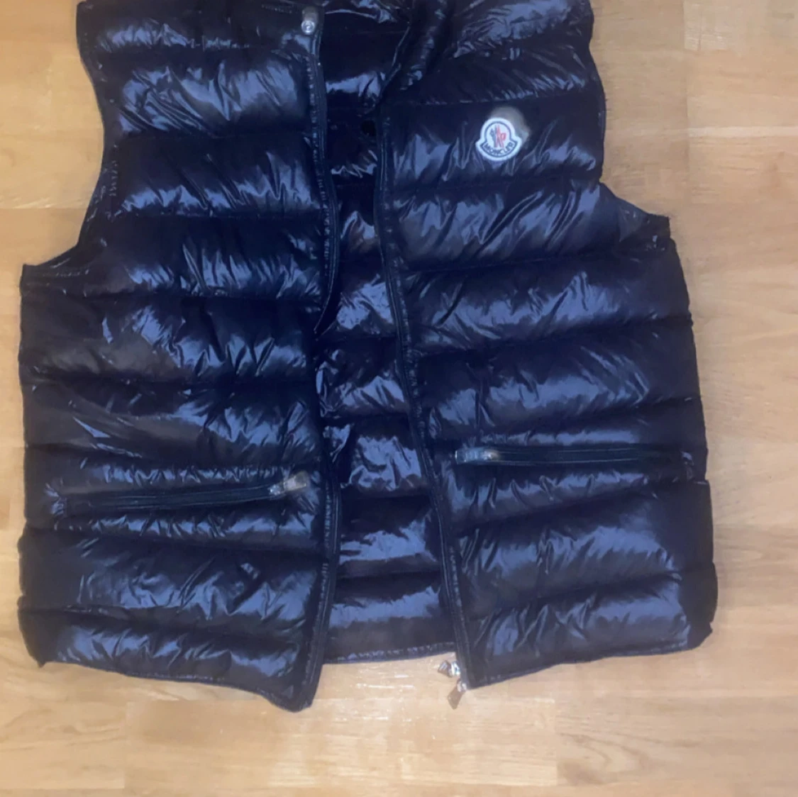 Svart dunväst från Moncler