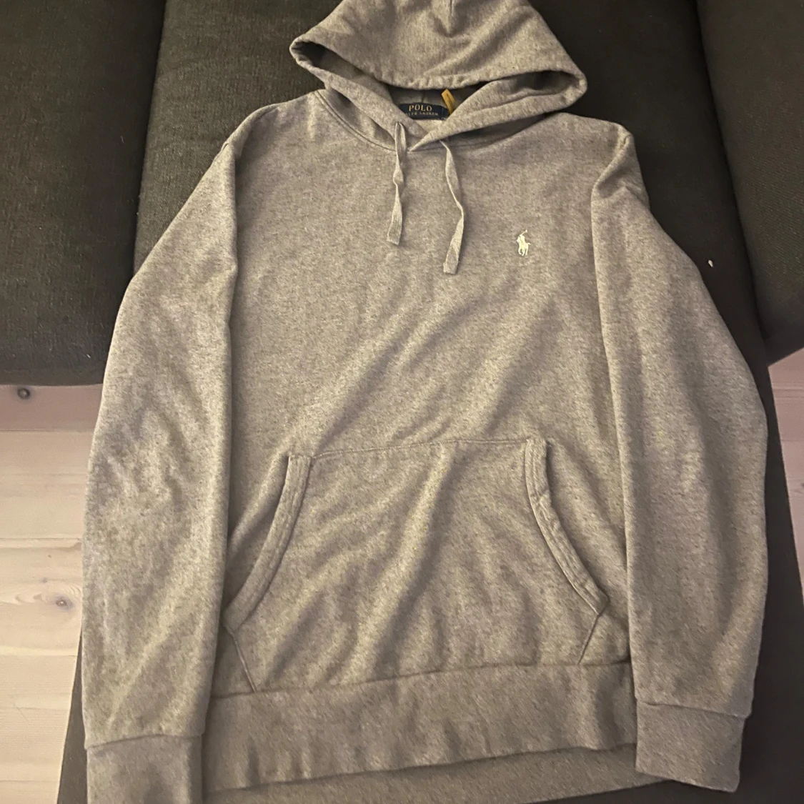 Grå hoodie från Polo Ralph Lauren - 3