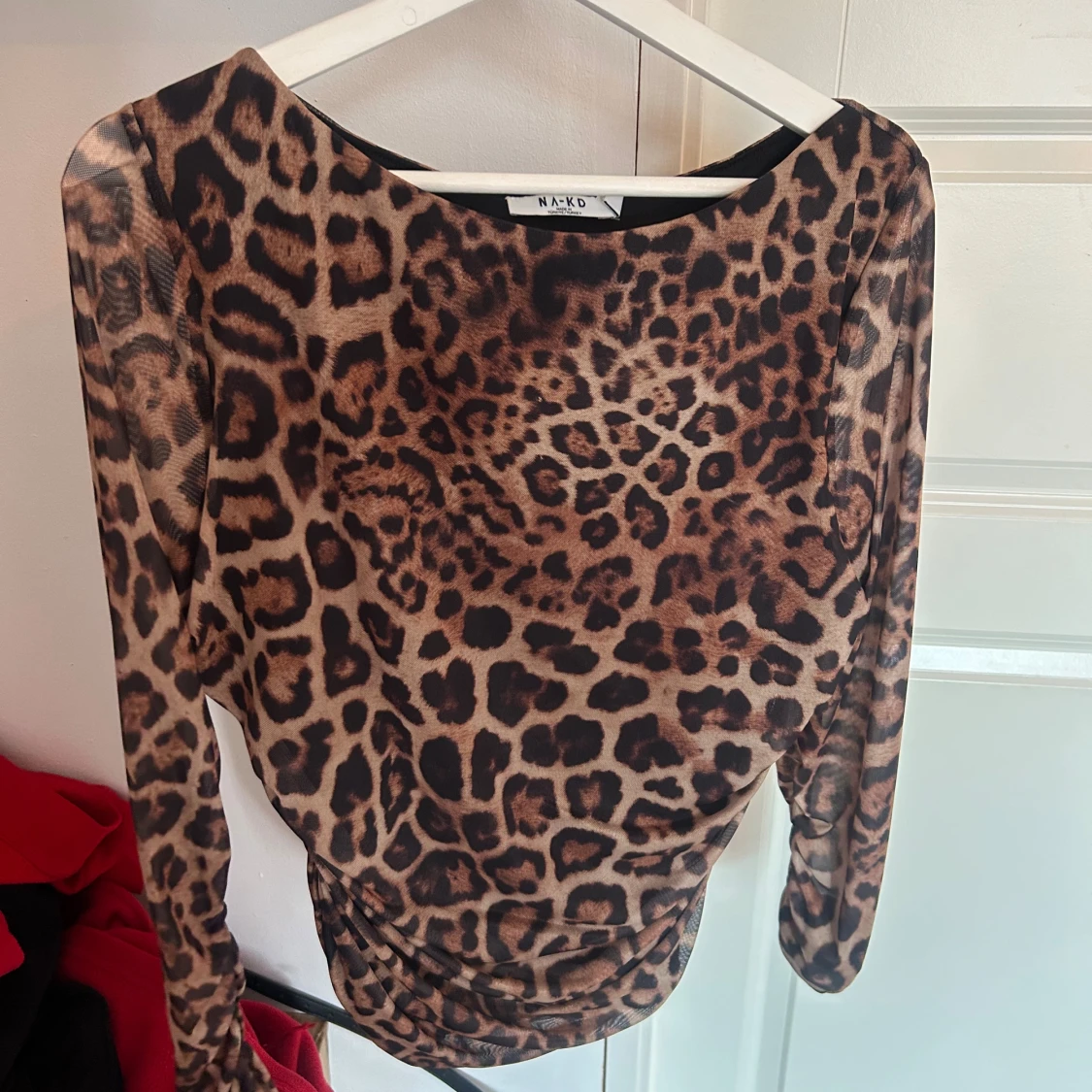 Långärmad leopard  - 1