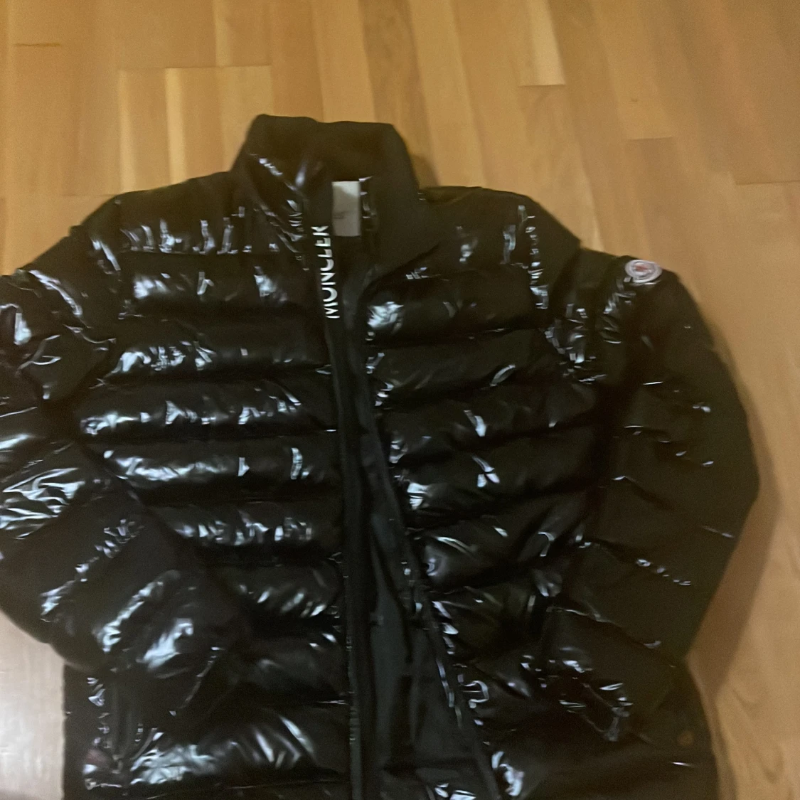 Svart pufferjacka från Moncler L