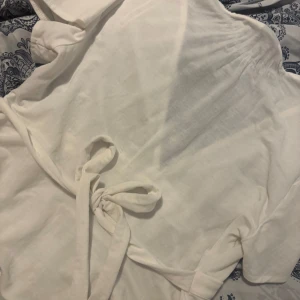 Populär Gina blus  - Inga deffekter eller fläckar, ansvänd  2 gånger.