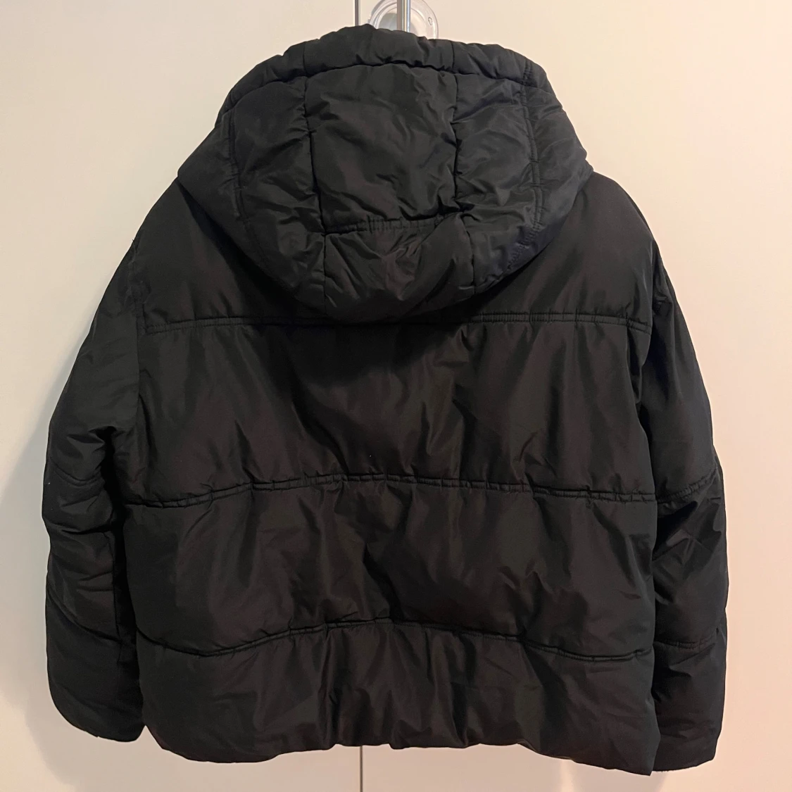 Svart pufferjacka från Zara - 1