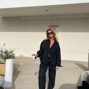 Svart oversized kostymset - Breezy pants från djerf avenue helt nya 