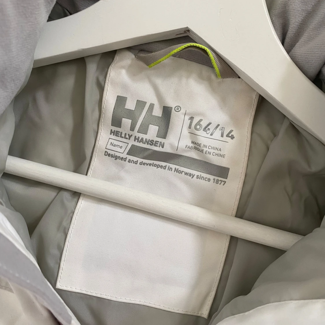 Vit vindjacka Helly Hansen med huva - 3