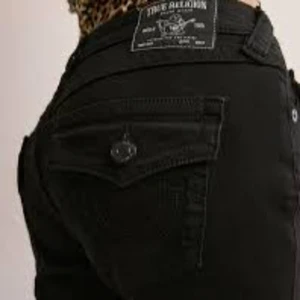 Svarta bootcut true religion - Svarta true religion jeans i design joey! 