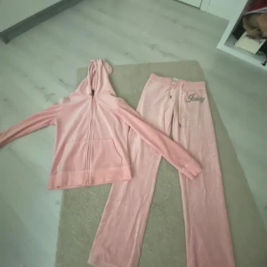 Rosa velourväst från Juicy Couture - Set från Juicy Couture, liten i storleken (aldrig använt)