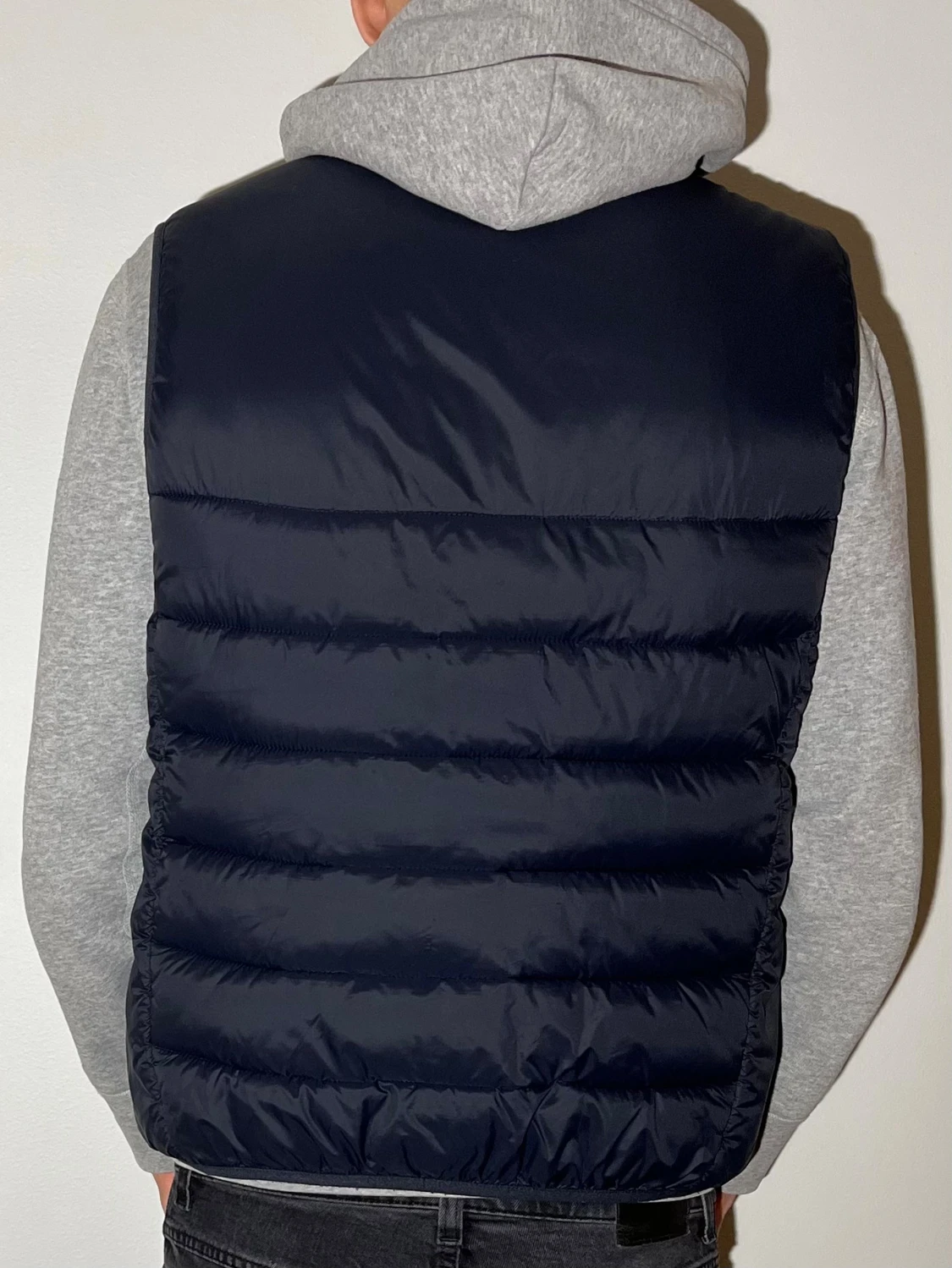 Mörkblå dunväst från Lyle & Scott - 3