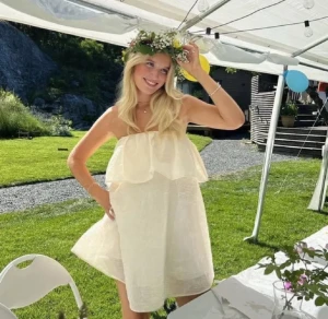 Volang klänning  - Så fin klänning från Hm, storlek XS❤️ Perfekt till studenten! 