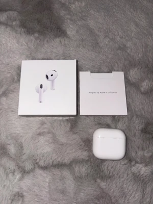 Airpods 4 - Bra airpods 4 i gott skick.