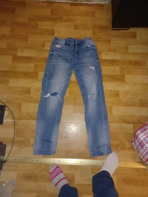 Blå snygga Jeans - Säljer snygga och fett sköna blå jeans!