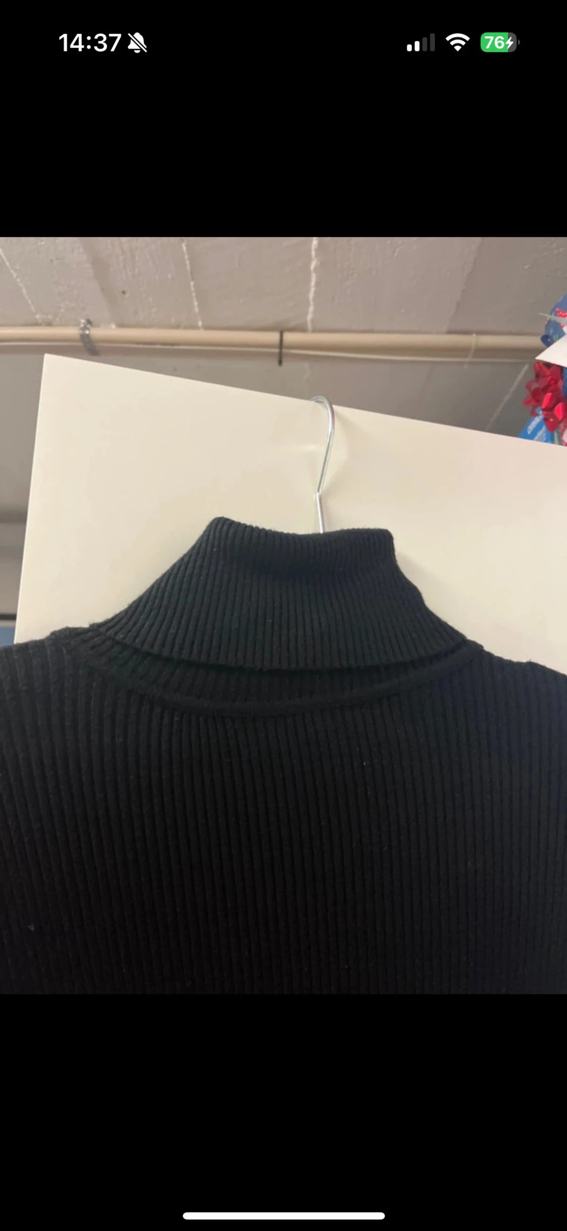 Svart ribbad poloklänning - 1