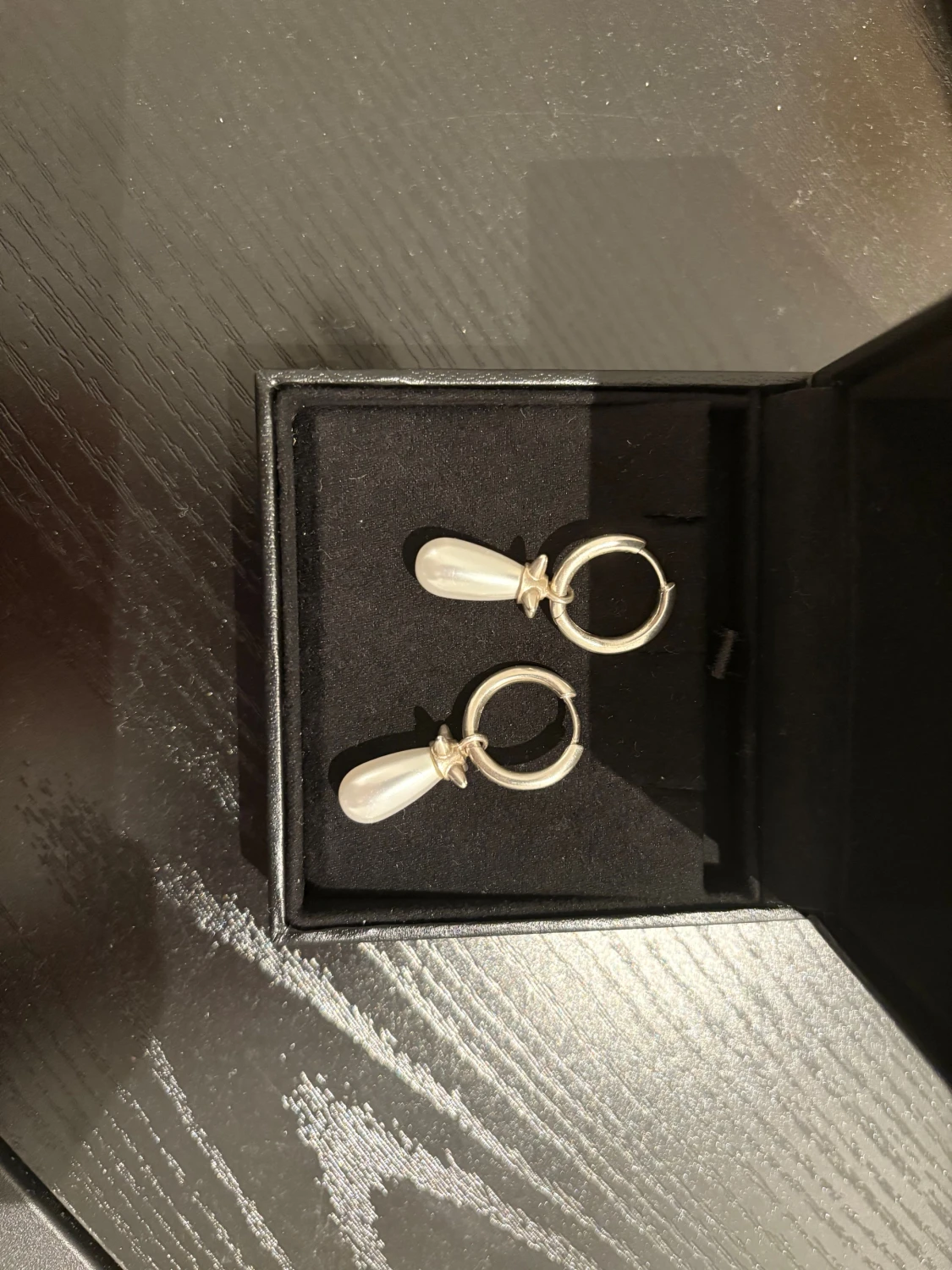 Maria Nilsdotter pearl tear earring - 1