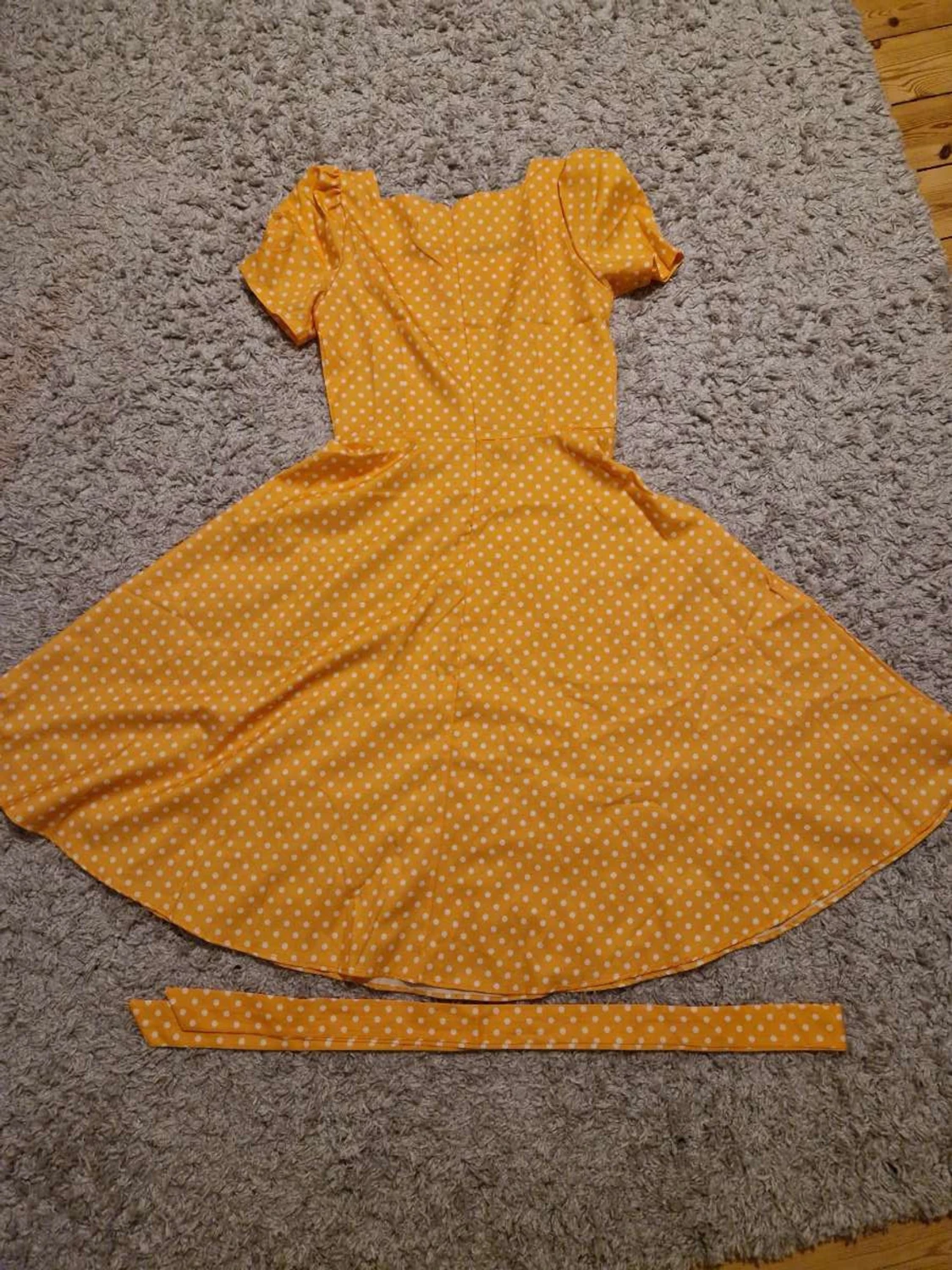 Gul polka dot klänning - 1