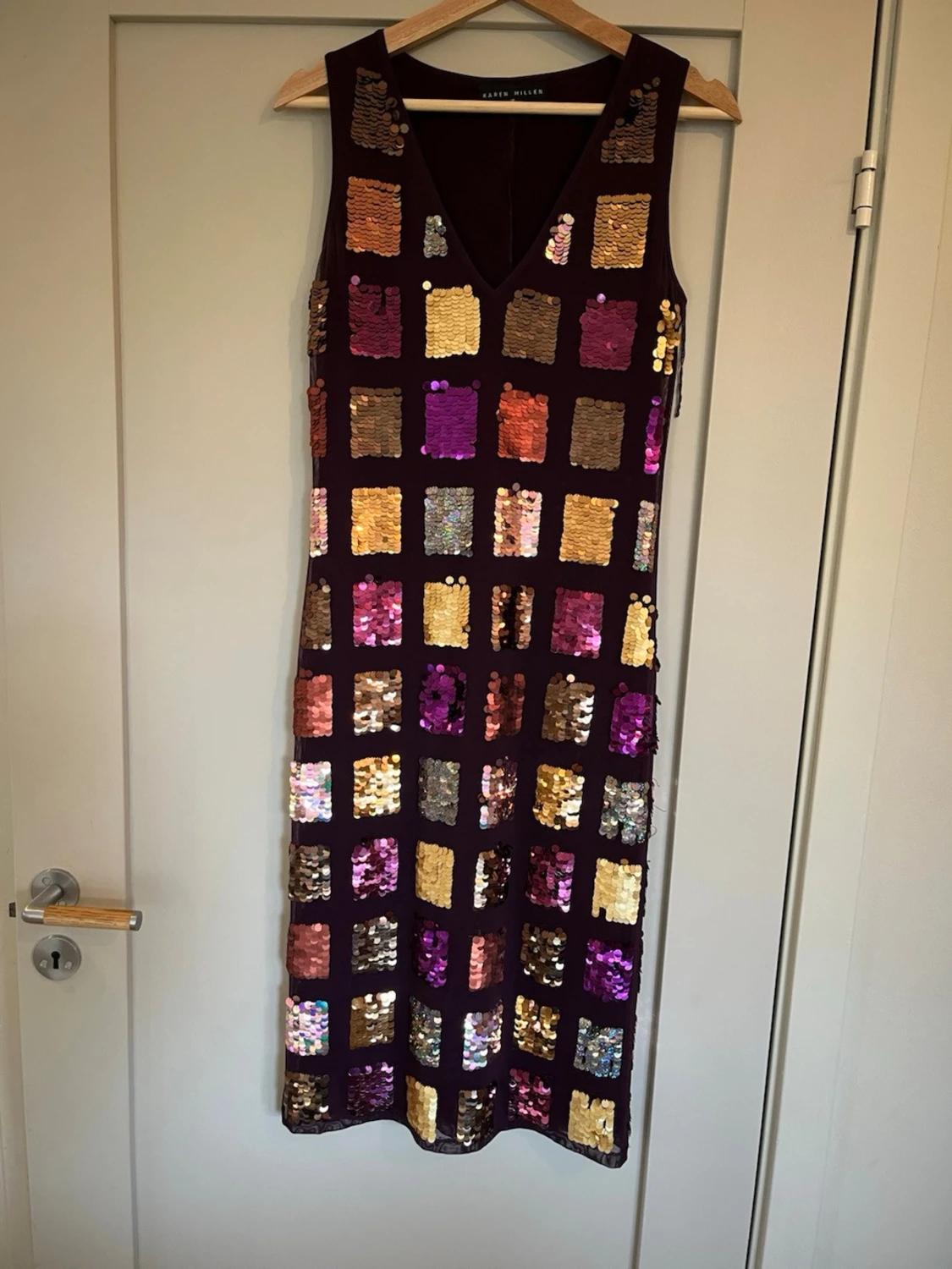 Glittrig klänning från Karen Millen