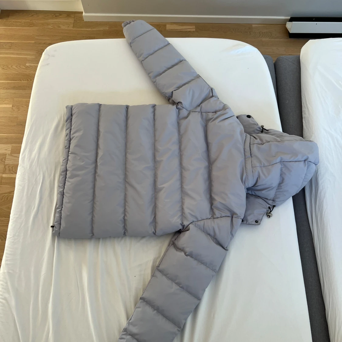 Grå pufferjacka från Moncler - 90