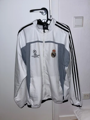 Real Madrid vintage jacka - Fint skick för en jacka från 2006