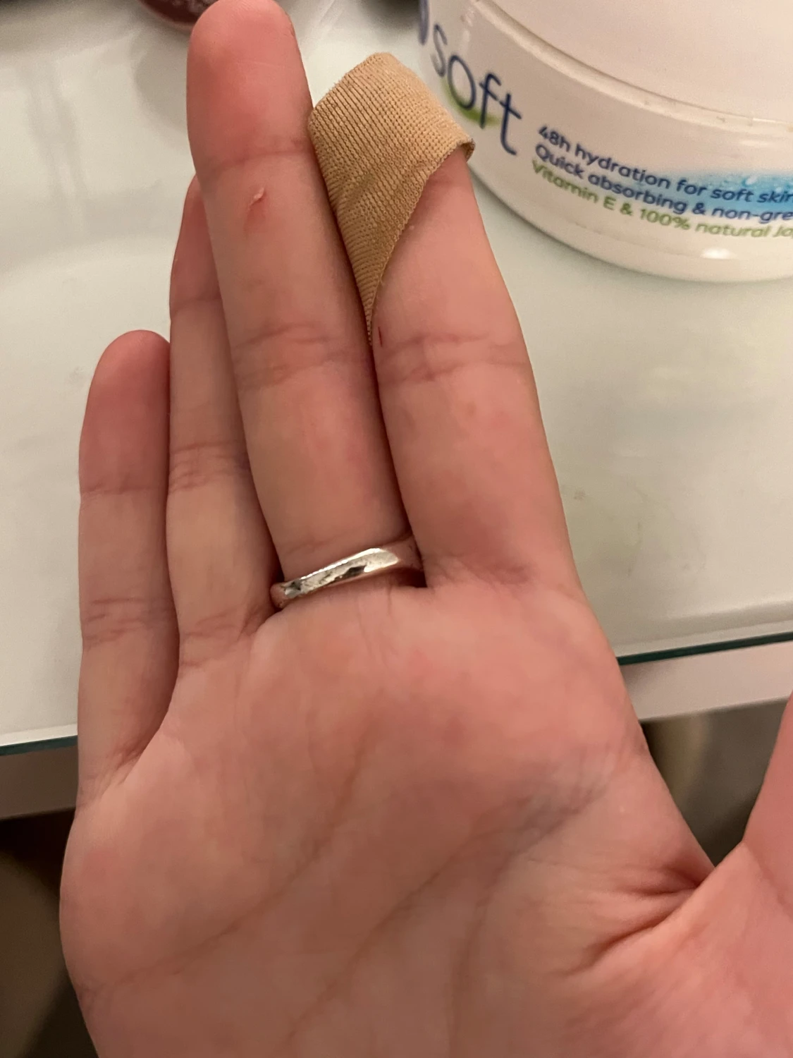 silverfärgad ring - 1