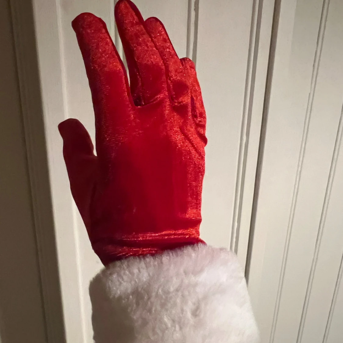 Tomtevantar i röd sammet och vit fuskpäls - 1