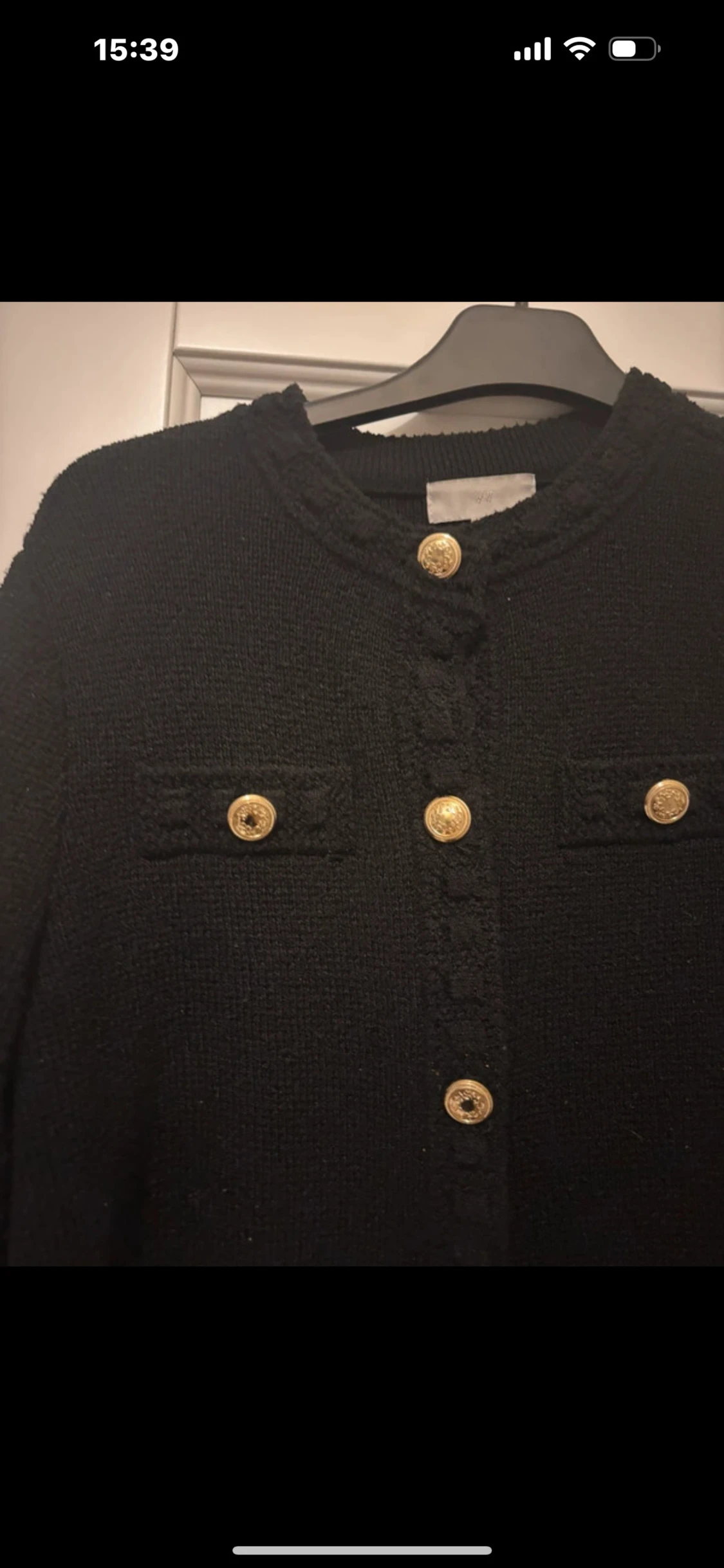 Svart kofta med guldknappar från H&M - 1