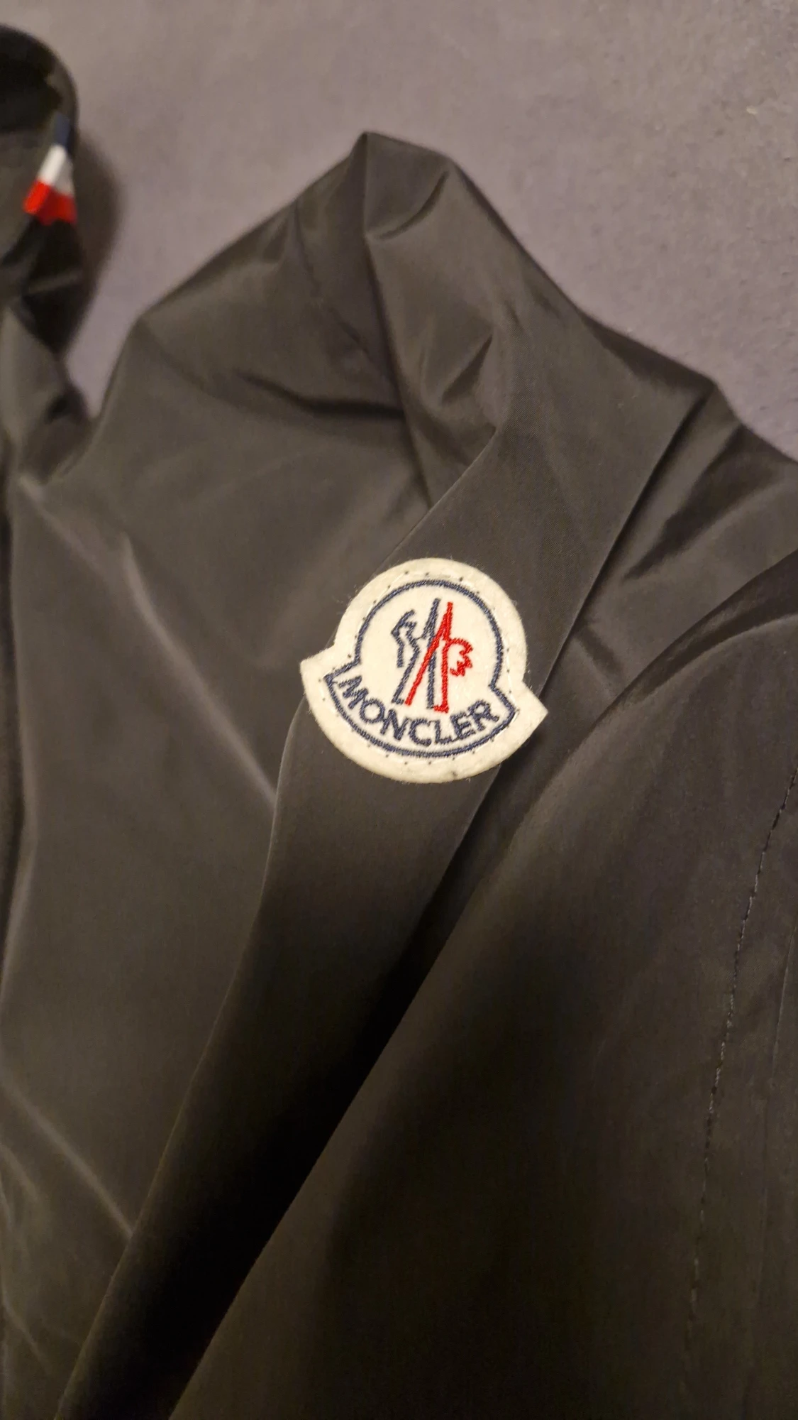 Svart vindjacka från Moncler med luva - 3