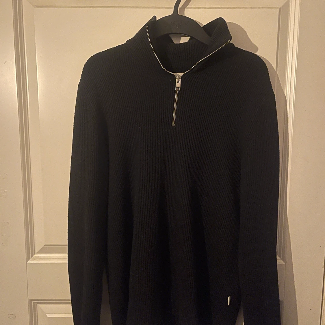 Svart stickad half zip från Jack & Jones