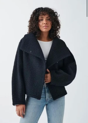 SÖKER!!!!! - Söker i storlek L i marinblå