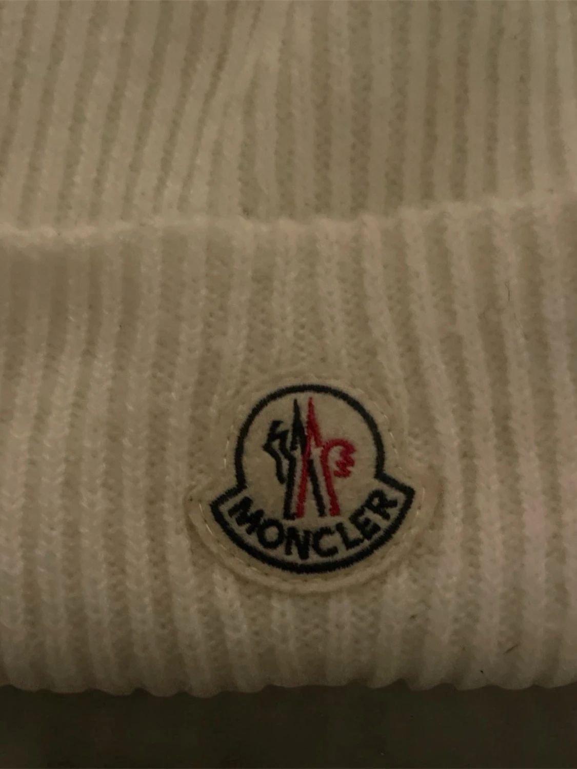 Vit ribbad mössa från Moncler - 2