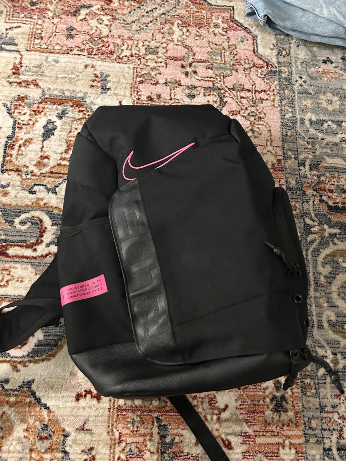 Svart Nike Elite ryggsäck med rosa detaljer - 1