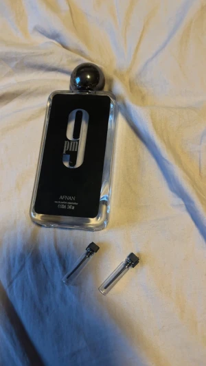 1,3,5 ml sample på afnan 9pm  - Denna doft är underbar och passar bra både på höst vinter och vår, jag säljer 1,3 och 5 ml samples men man kan självklart köpa flera av samma doft, kolla gärna in mina andra annonser,